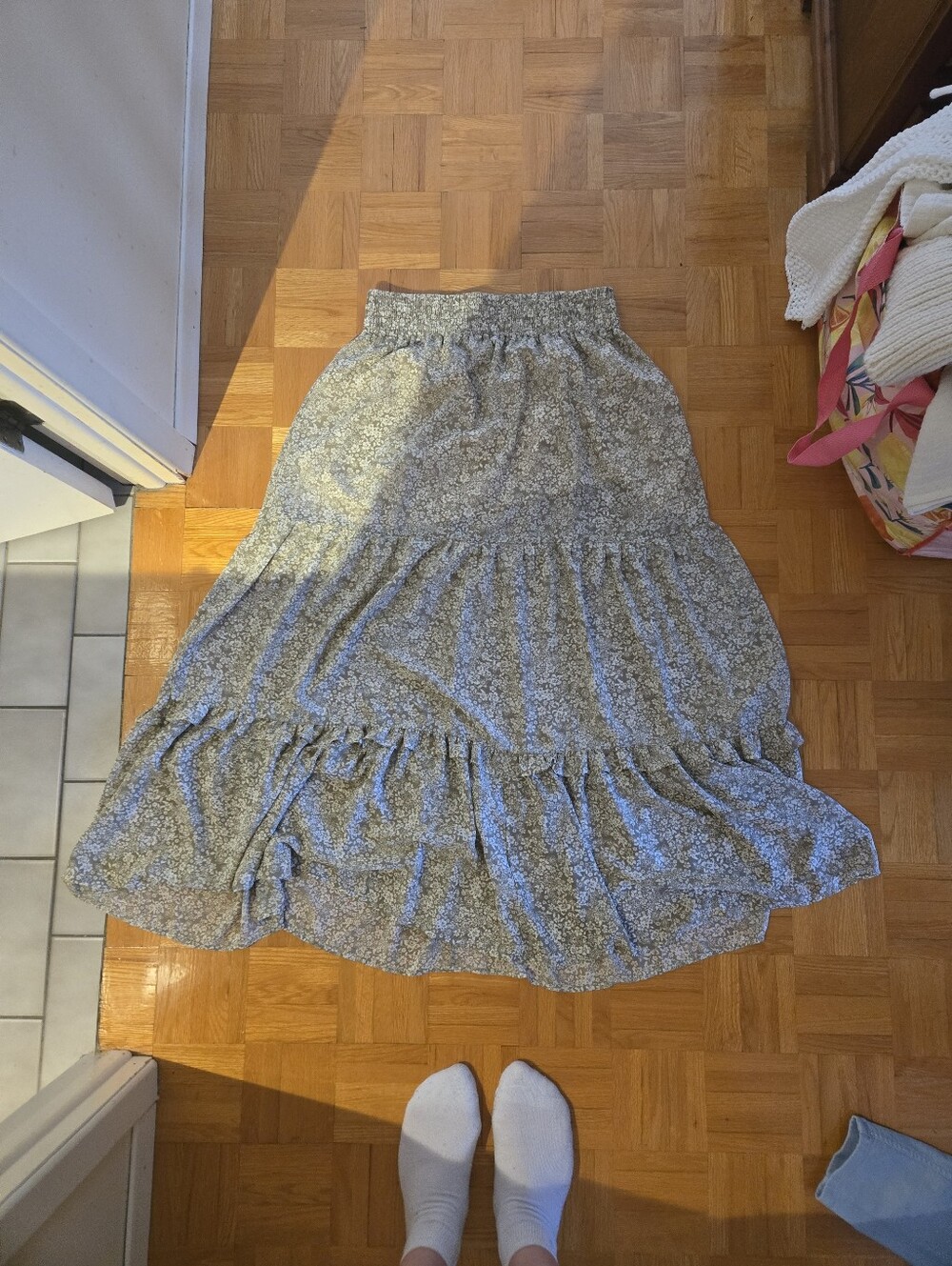 Dynamite Light Green Floral Skirt Size Medium
